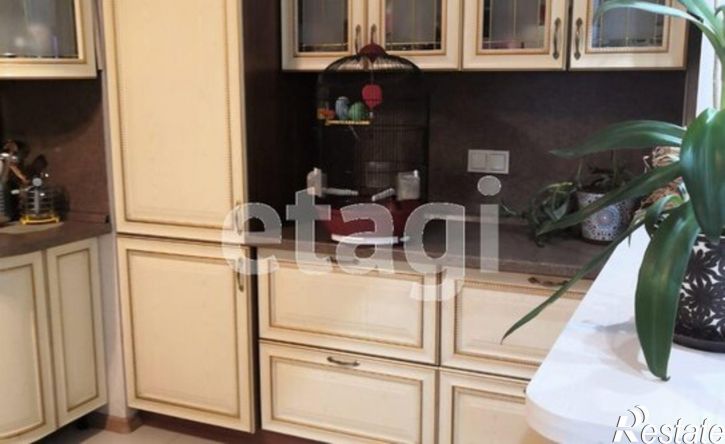 3-комн квартира улица Пояркова, 17,  д. 17