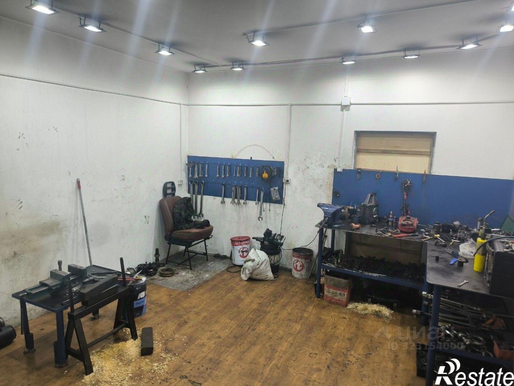 Купить производственную площадь за 100 000 000 рублей на Нагорная улица