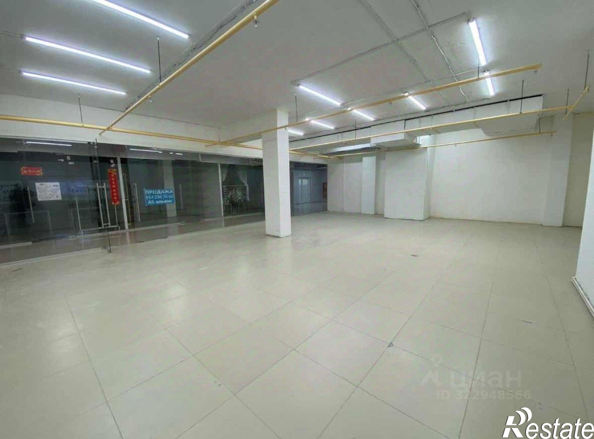 Купить торговое помещение за 9 360 000 рублей на ул Октябрьская, 25