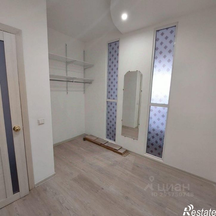 2-комн квартира улица Короленко, 25,  д. 25