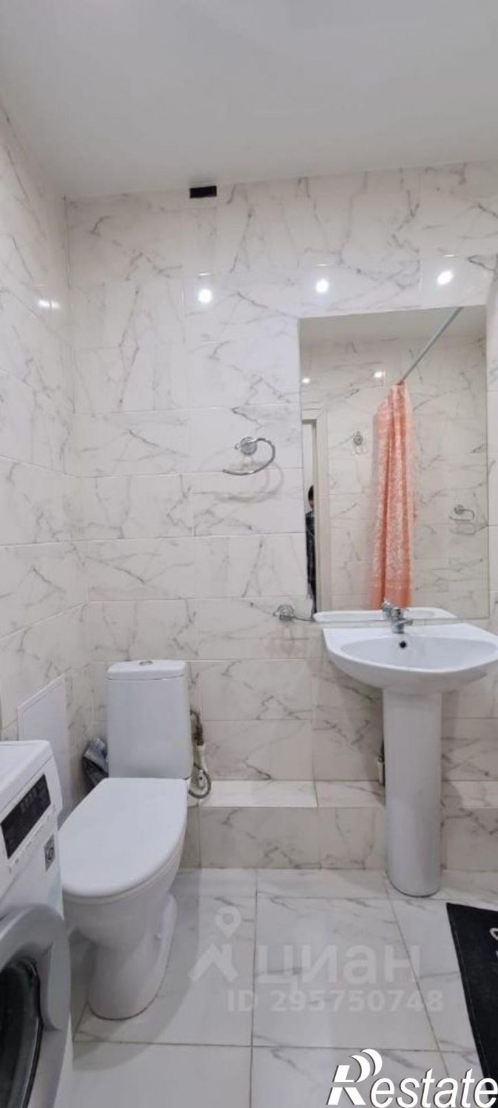 2-комн квартира улица Короленко, 25,  д. 25