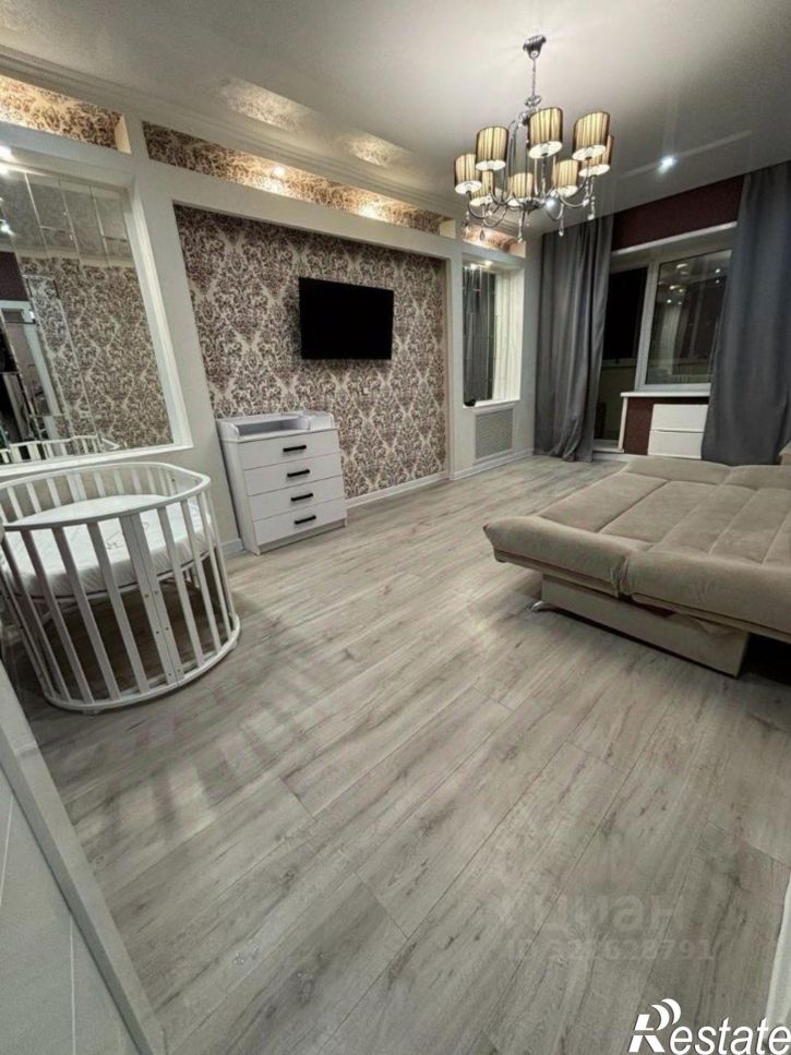 3-комн квартира улица Пекарского, 1,  д. 1