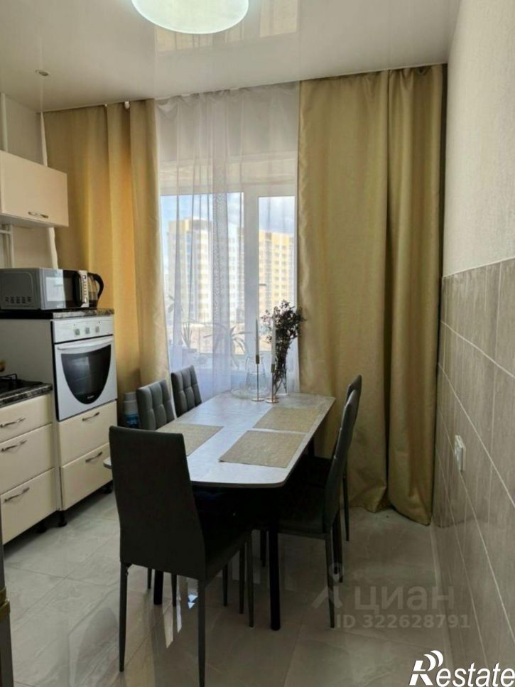 3-комн квартира улица Пекарского, 1,  д. 1