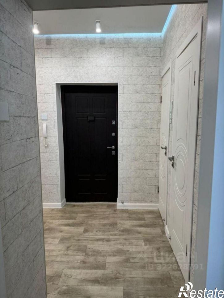 3-комн квартира улица Пекарского, 1,  д. 1