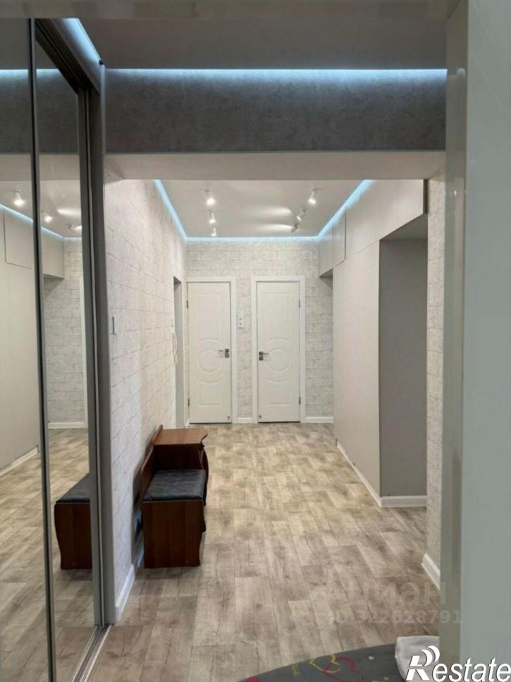 3-комн квартира улица Пекарского, 1,  д. 1