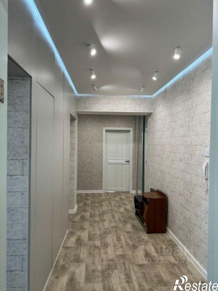 3-комн квартира улица Пекарского, 1,  д. 1