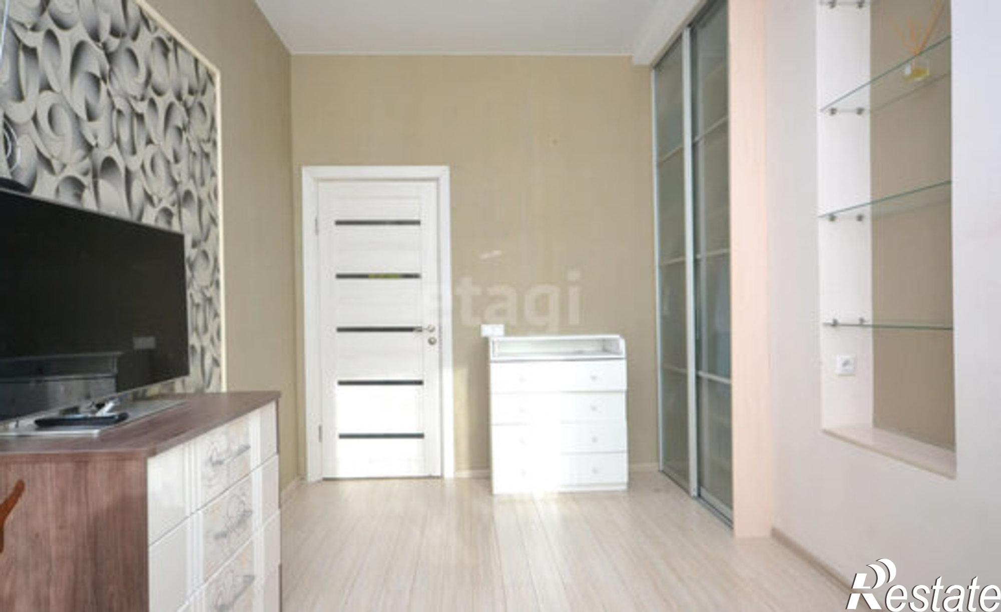 Купить квартиру за 18 700 000 рублей на ул Ларионова, 6