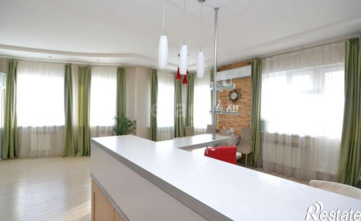 3-комн квартира ул Ларионова, 6,  д. 6