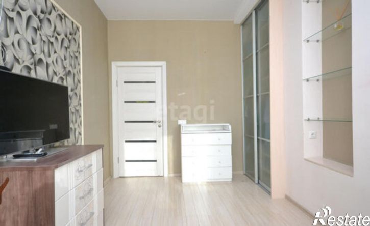 3-комн квартира ул Ларионова, 6,  д. 6