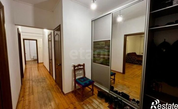 3-комн квартира улица Пояркова, 23,  д. 23