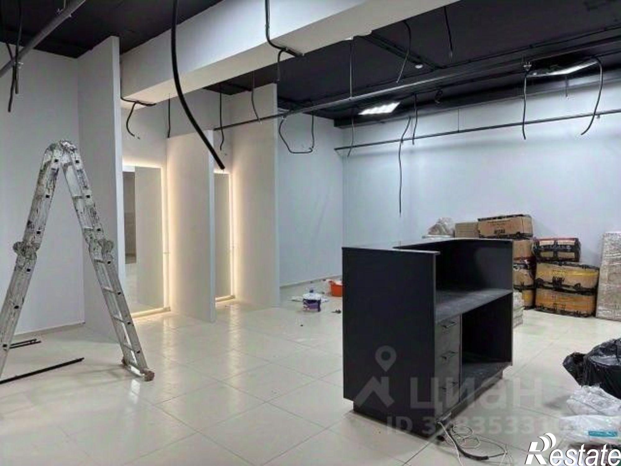 Купить торговое помещение за 9 600 000 рублей на улица Ойунского, 2