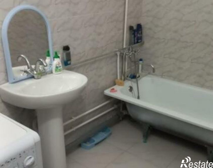 4-комн квартира улица лётчицы Веры Захаровой, 15,  д. 15