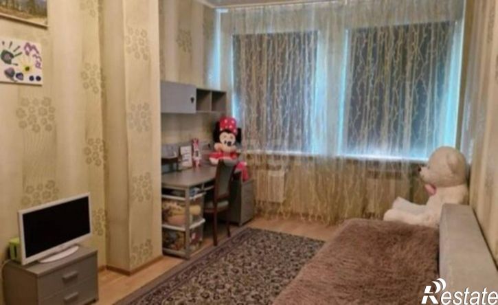 3-комн квартира ул Ларионова, 8,  д. 8