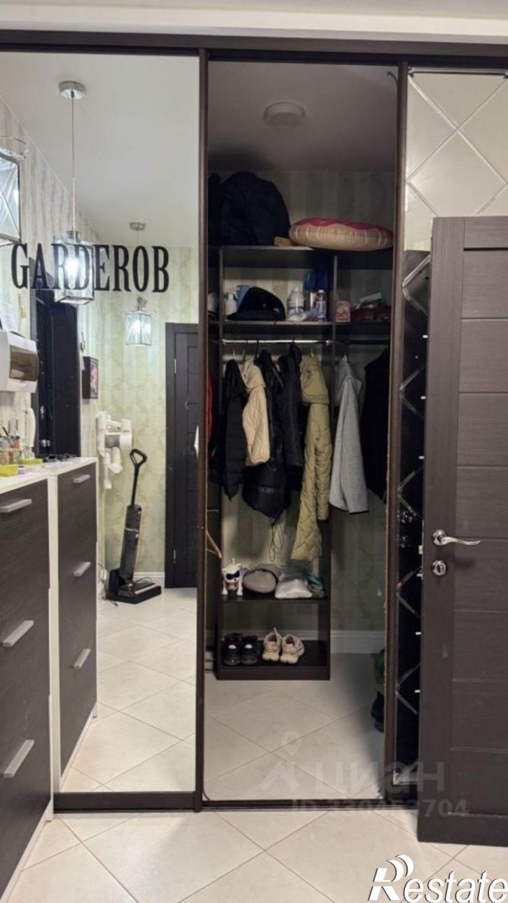 2-комн квартира улица Короленко, 25,  д. 25