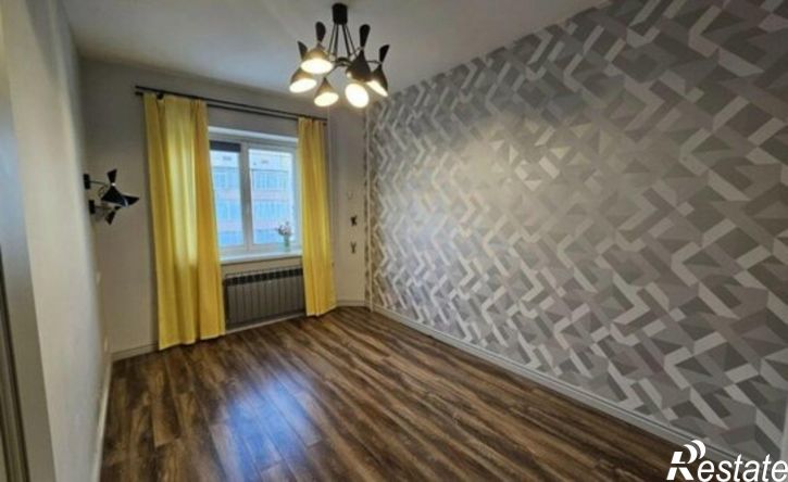 4-комн квартира ул Короленко, 7,  д. 7