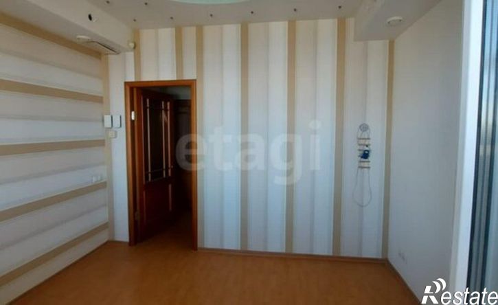 4-комн квартира улица Пояркова, 8/1,  д. 8/1