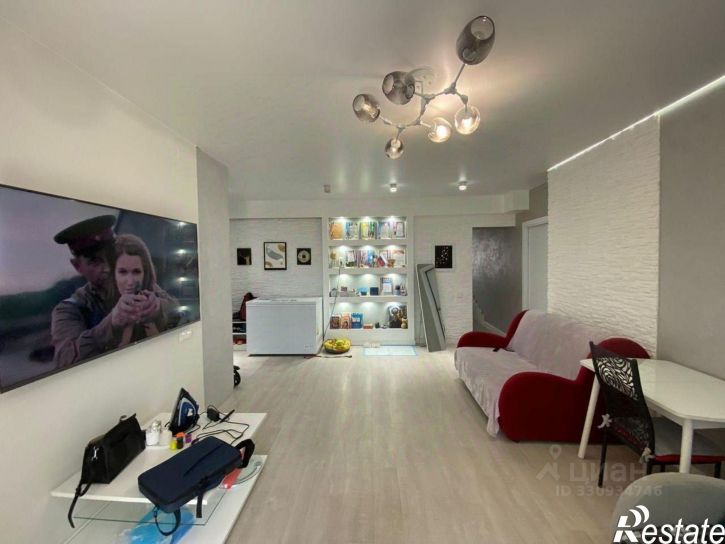 3-комн квартира улица Дзержинского, 70/1,  д. 70/1