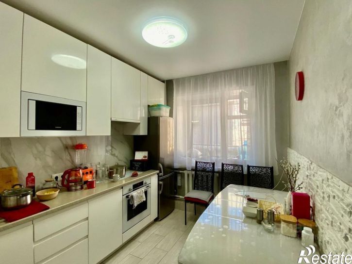 3-комн квартира улица Дзержинского, 70/1,  д. 70/1