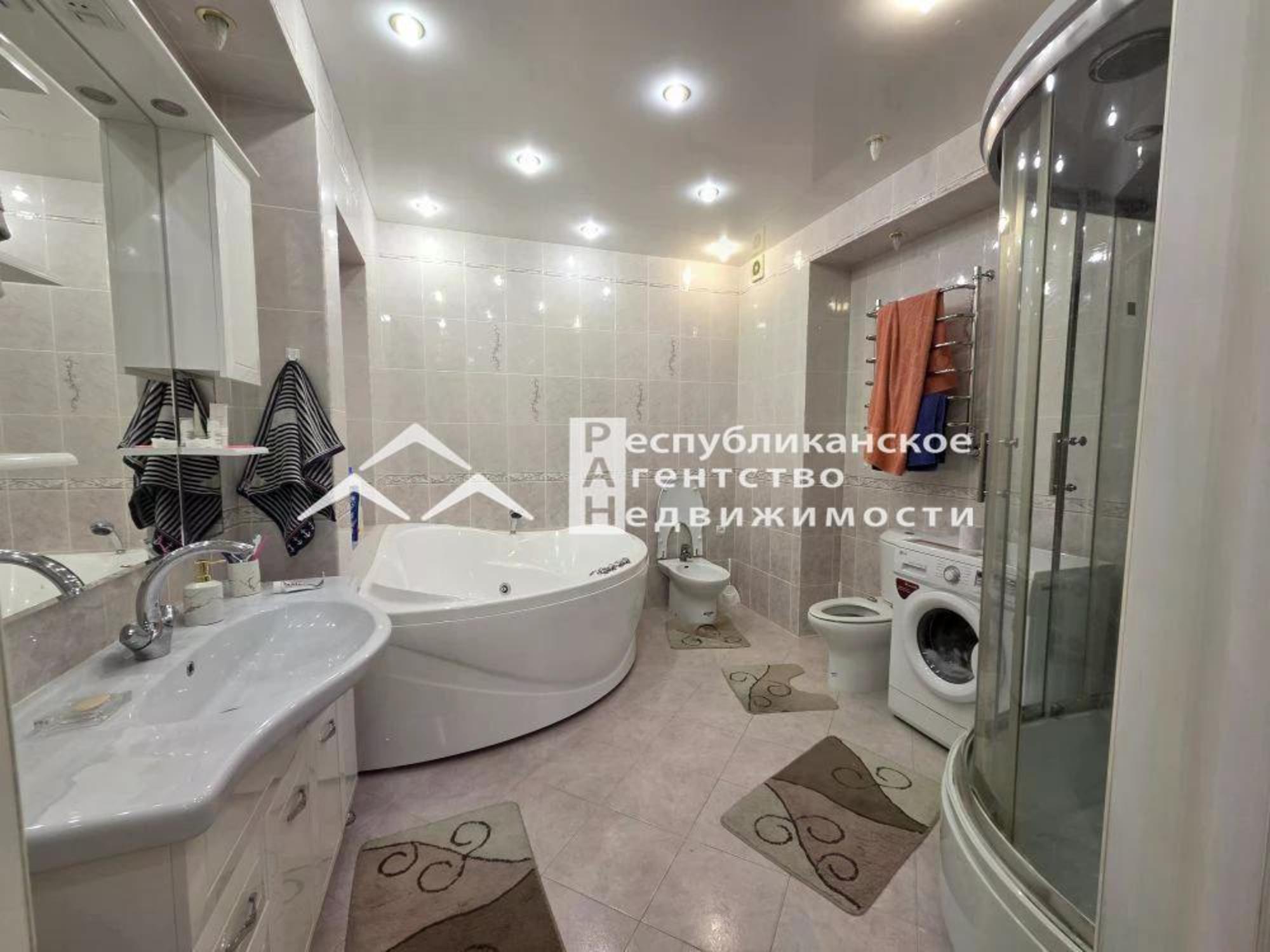 Купить квартиру за 28 000 000 рублей на Аммосова, 4/3