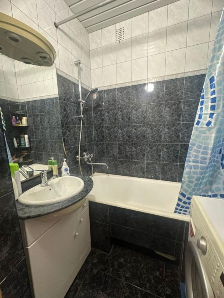 3-комн квартира Дзержинского, 28