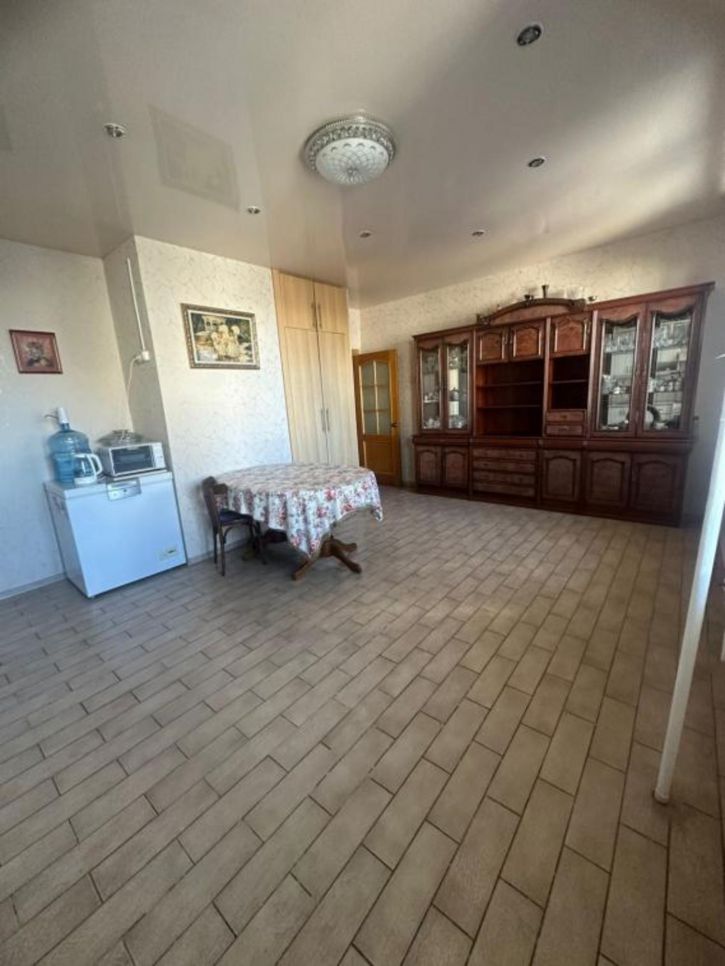 3-комн квартира Дзержинского, 28