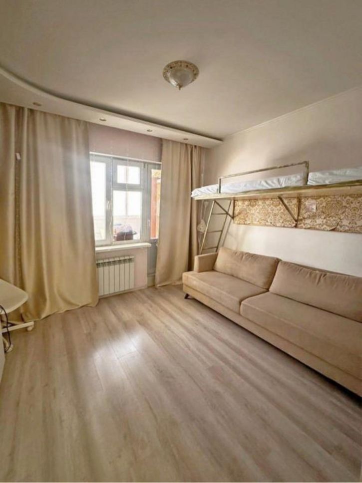 1-комн квартира Короленко, 25