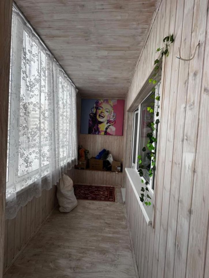3-комн квартира 202-й микрорайон, 16