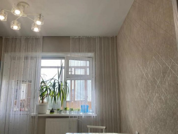 3-комн квартира Короленко, 7