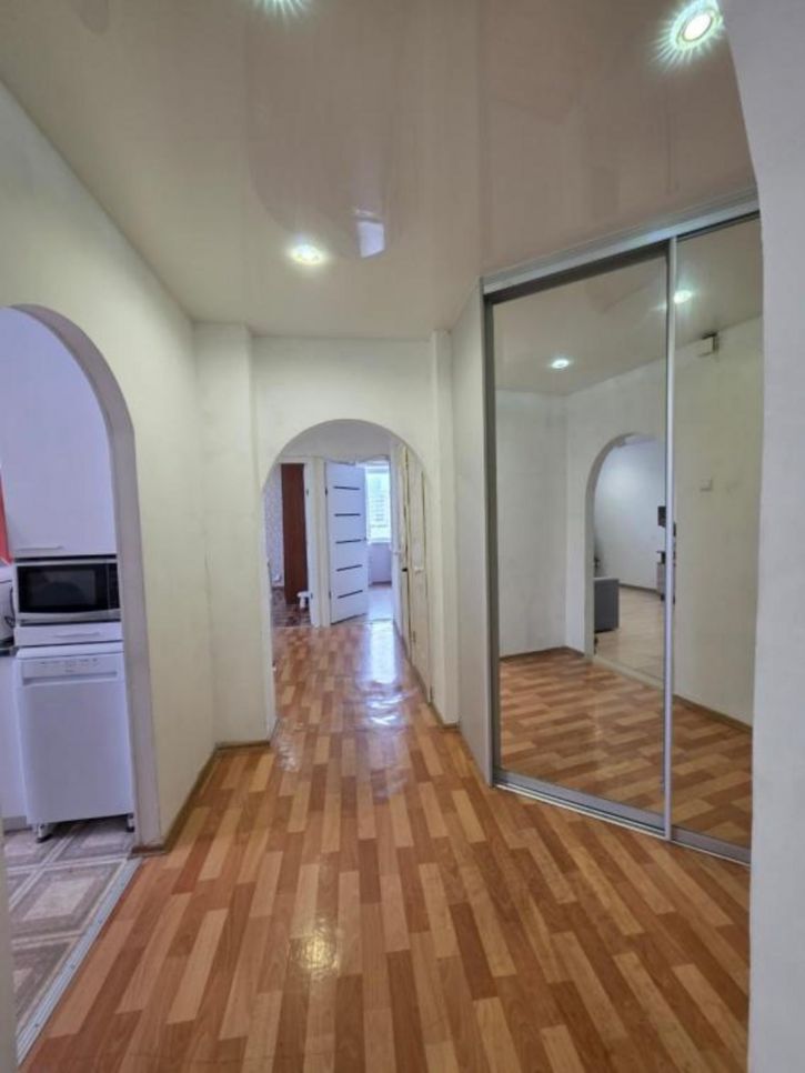 4-комн квартира 202-й микрорайон, 5