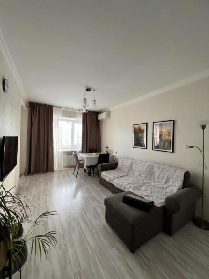 2-комн квартира Дзержинского, 21
