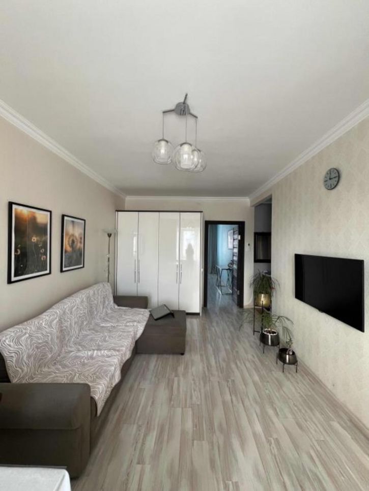 2-комн квартира Дзержинского, 21