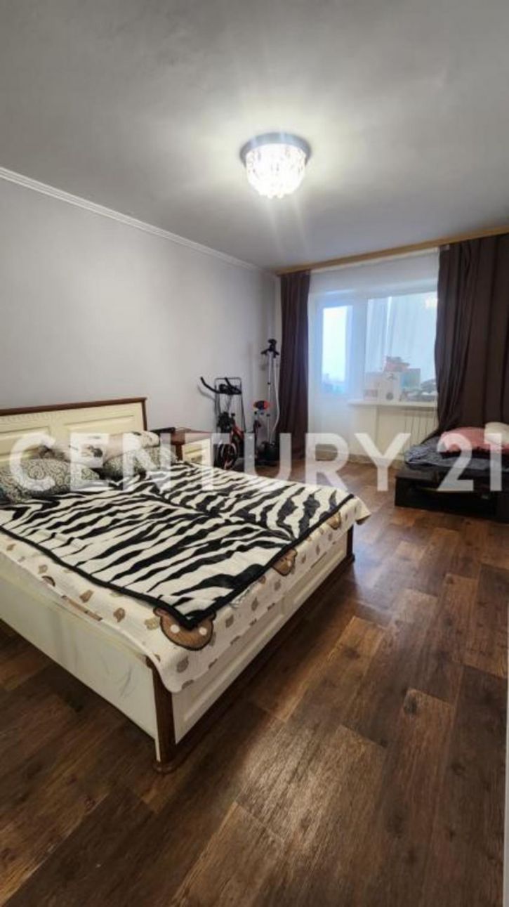 3-комн квартира Дзержинского, 22