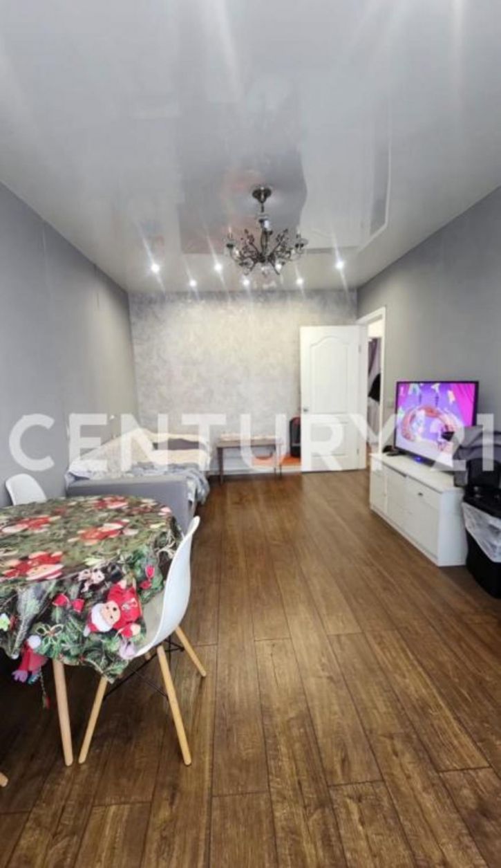 3-комн квартира Дзержинского, 22
