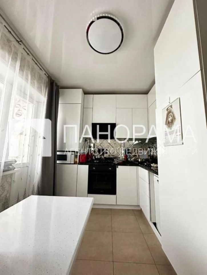 3-комн квартира 202-й микрорайон, 16