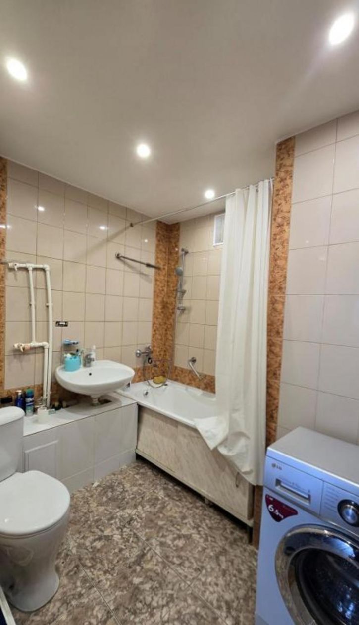 3-комн квартира Дзержинского, 22