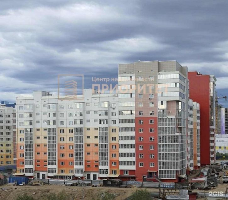 2-комн квартира -, 4
