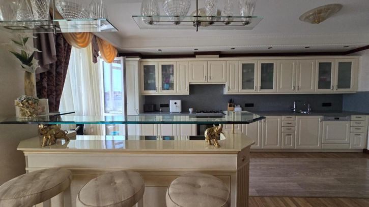4-комн квартира Орджоникидзе, 43