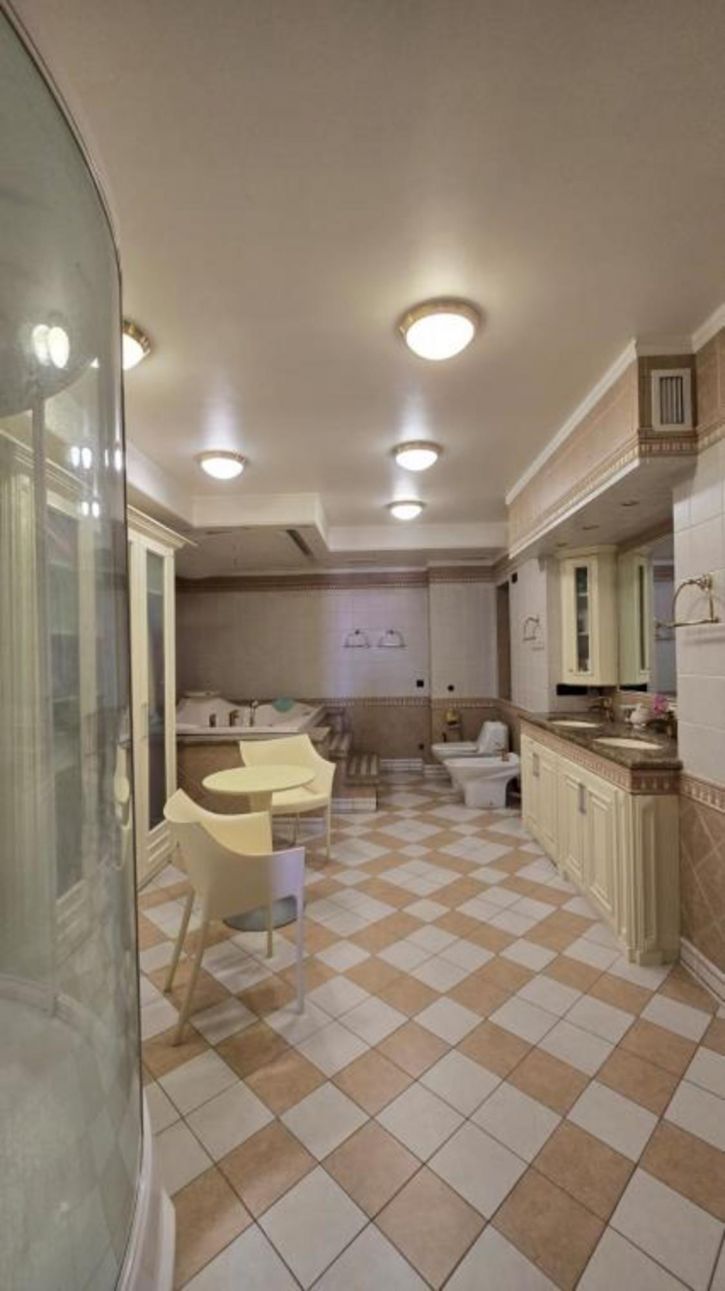 4-комн квартира Орджоникидзе, 43