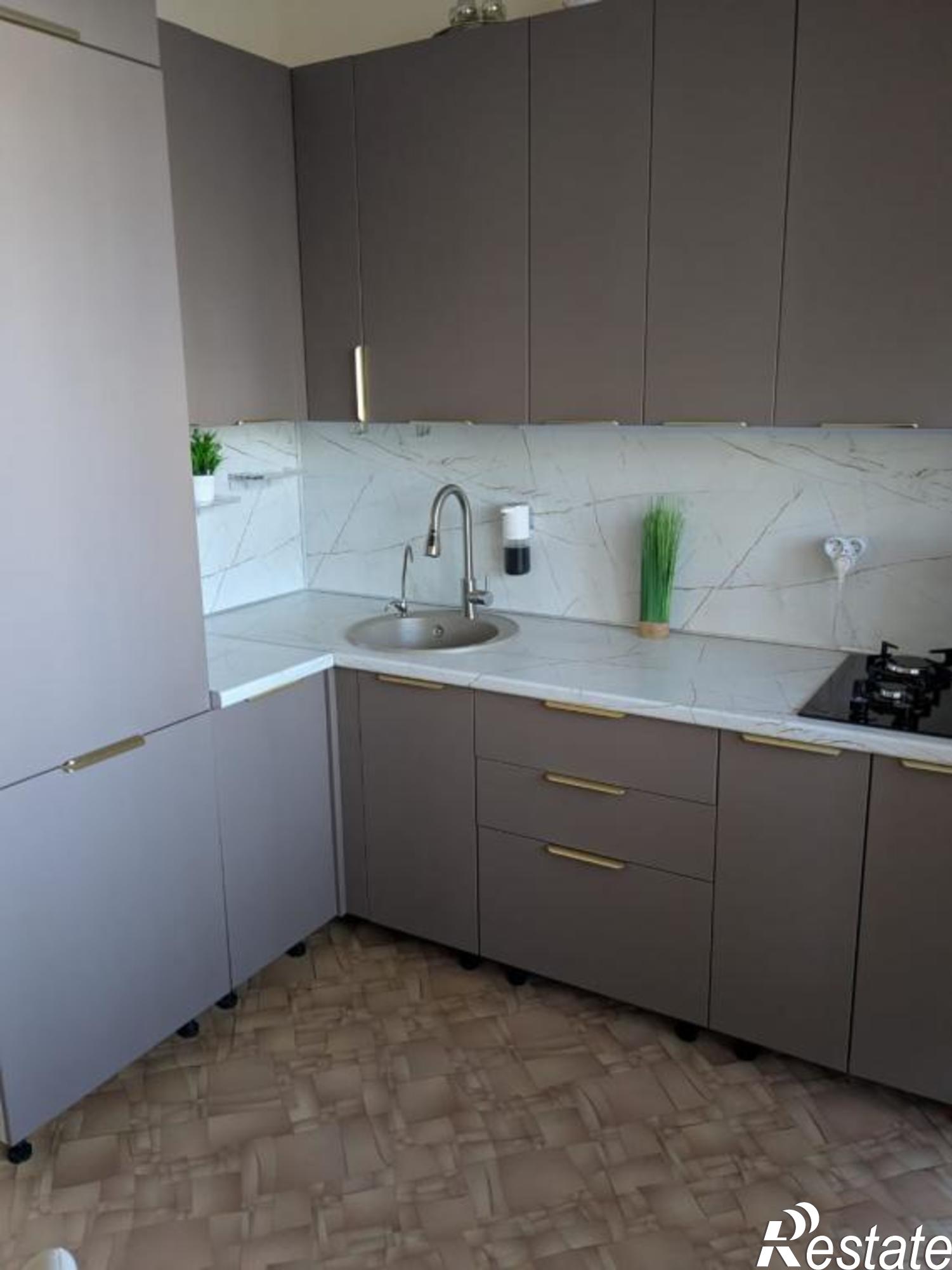 Купить квартиру за 12 000 000 рублей на Короленко, 21