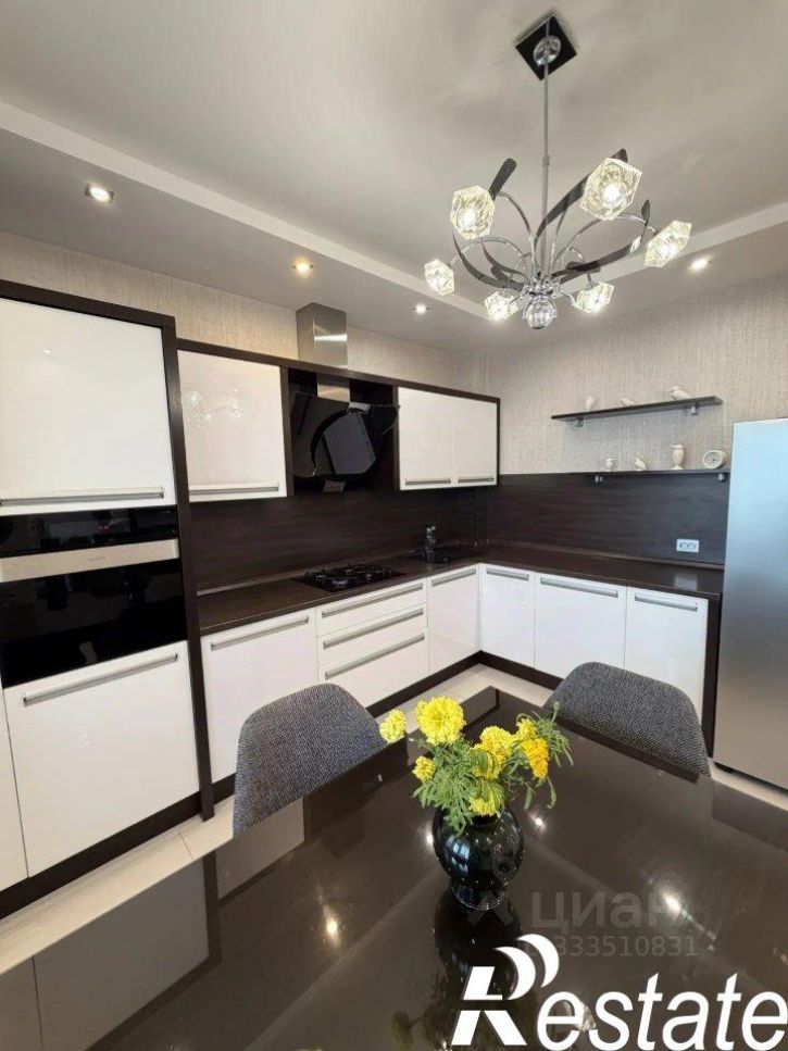 3-комн квартира улица Пояркова, 19,  д. 19