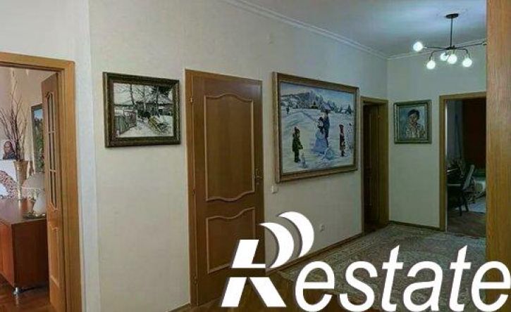 4-комн квартира улица Аммосова, 4/3,  д. 4/3