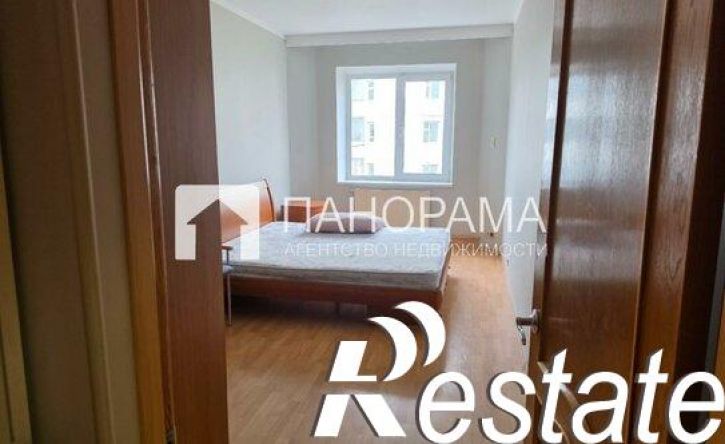 3-комн квартира улица Короленко, 7,  д. 7