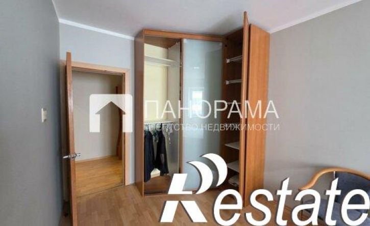 3-комн квартира улица Короленко, 7,  д. 7