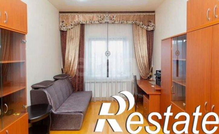4-комн квартира улица Петровского, 19/3,  д. 19/3