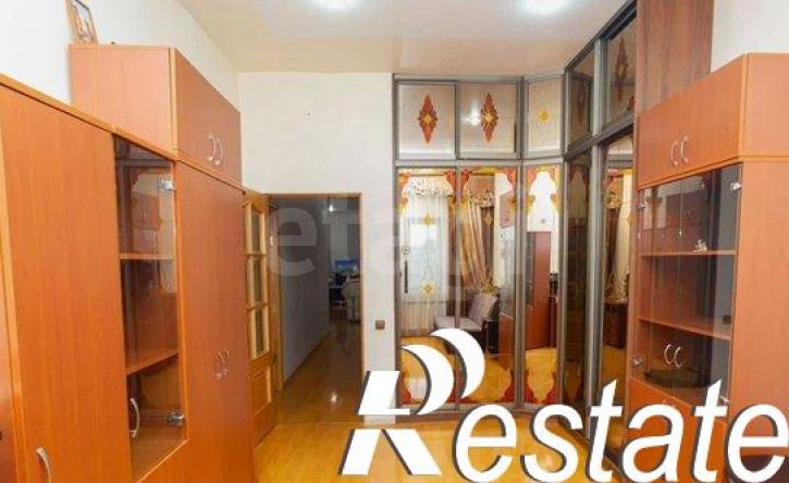 4-комн квартира улица Петровского, 19/3,  д. 19/3
